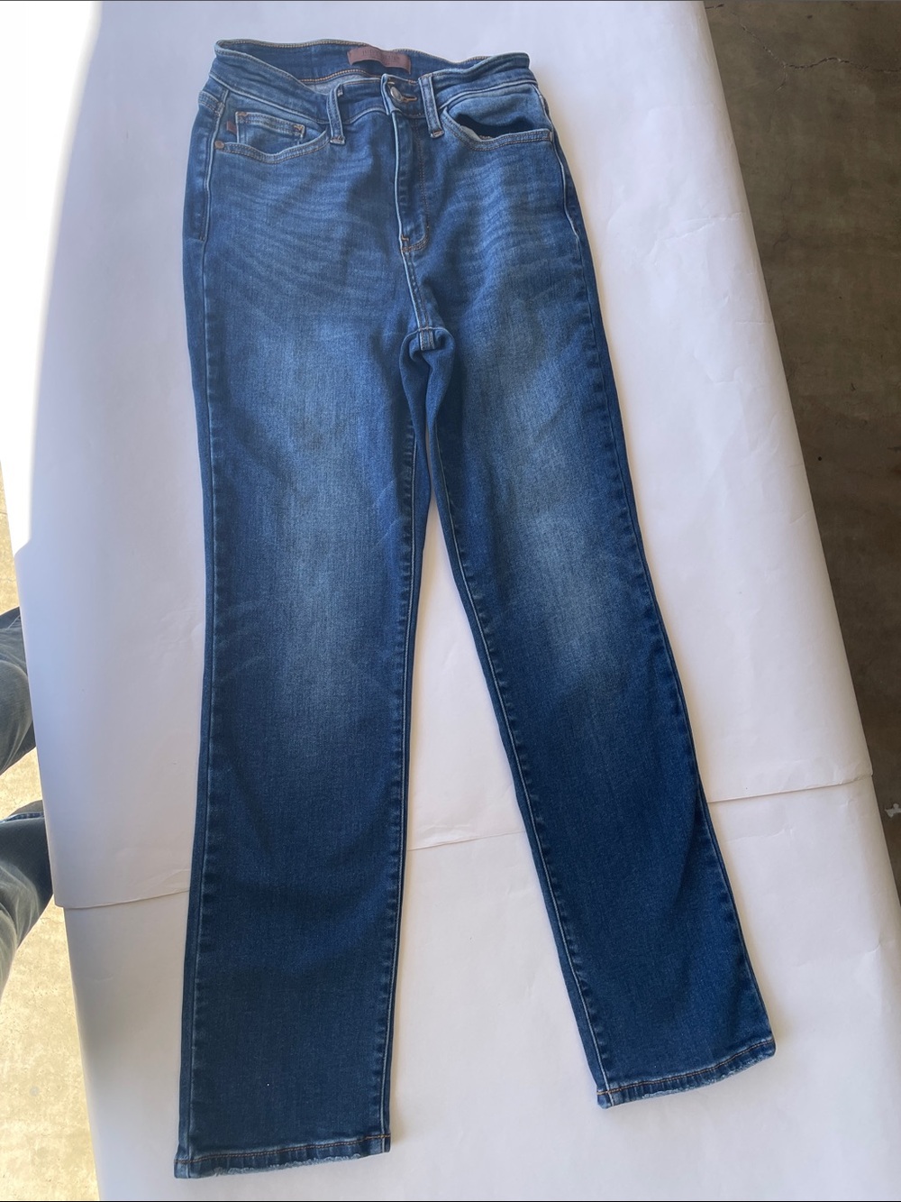 Judy Blue Women's Straight Leg Jeans in Medium Blue Wash